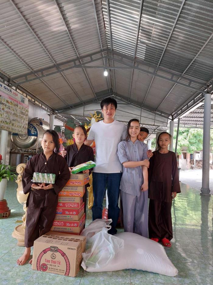 Trao quà cho trẻ mồ côi tại chùa Thiện Tâm, chùa Phước Hải - Bình Thuận (ngày 19/02/2022)